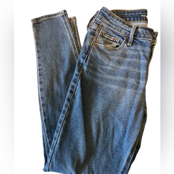Old Navy Jeans. Mid rise Rockstar Super Skinny. Size 2 - Picture 1 of 5